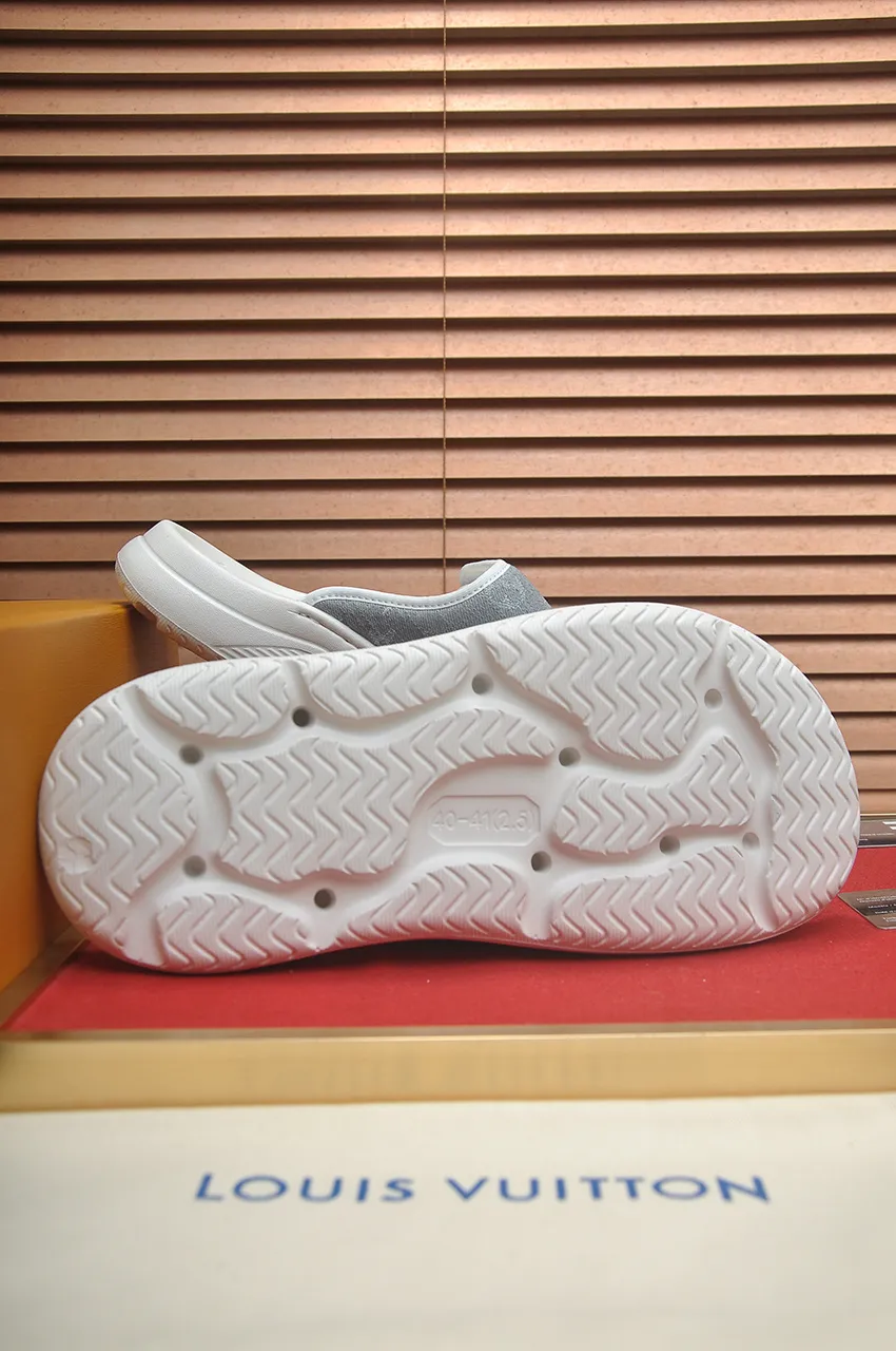 Men's men's shoes 💰340💶 [Louis Vuitton LV slippers] (high-end cowhide) counter 1:1 fashion style, a must-have for summer! The designer used LV’s iconic outsole. The original simple slippers instantly become fashionable! The upper is made of flexible special cowhide leather straps alternately, and the workmanship is exquisite! A must-have for stylish men in summer, size 38-45 (45 customized)